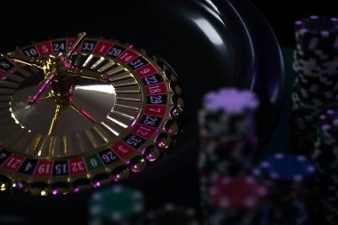 mamba196 mobile app home screen showing slot games and live-casino tables